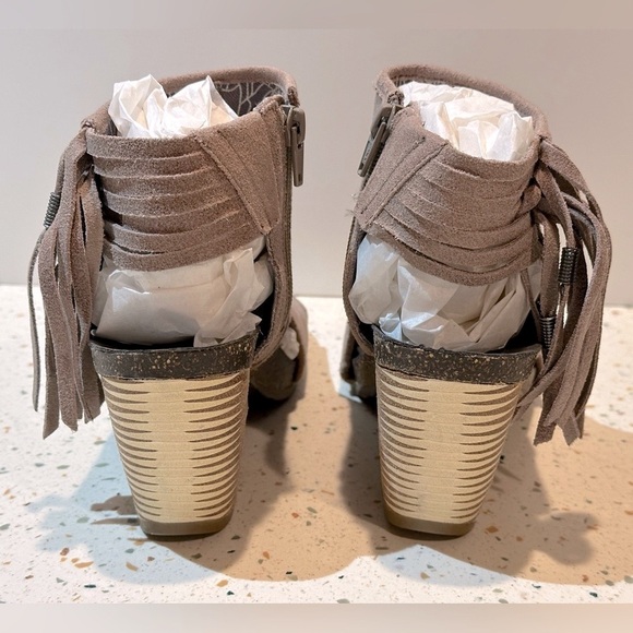 OTBT Free‎ Spirit Suede Leather Chunky Heel Sandals with Fringe - Picture 5 of 11